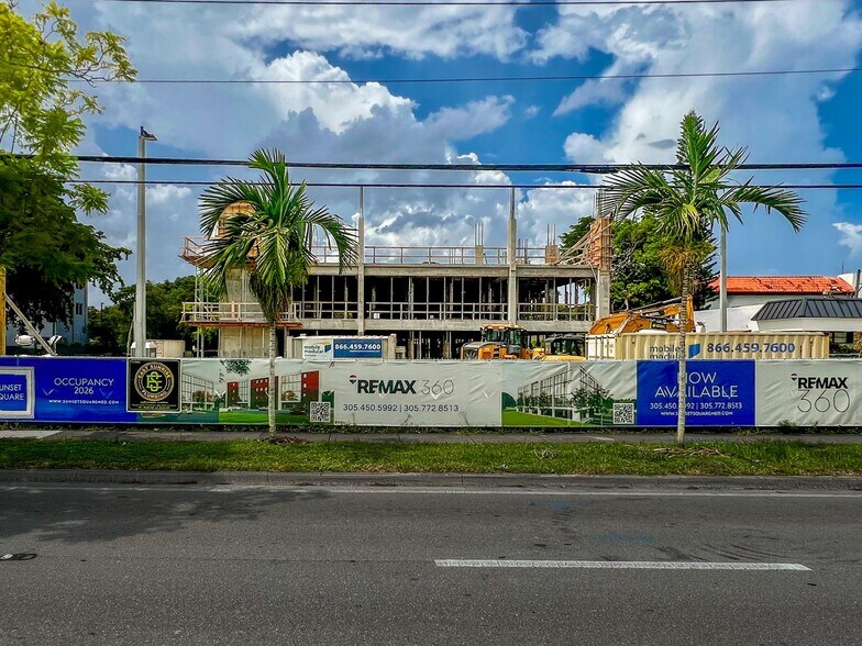 9945 Sunset Dr, Miami, FL à louer - Photo de l’immeuble – Image 2 sur 10