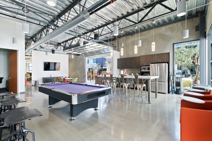 2250 E Maple Ave, El Segundo, CA à louer - Photo intérieure – Image 2 sur 26