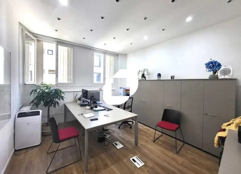 40 Avenue Kléber, Paris à louer - Photo de l’immeuble – Image 2 sur 11