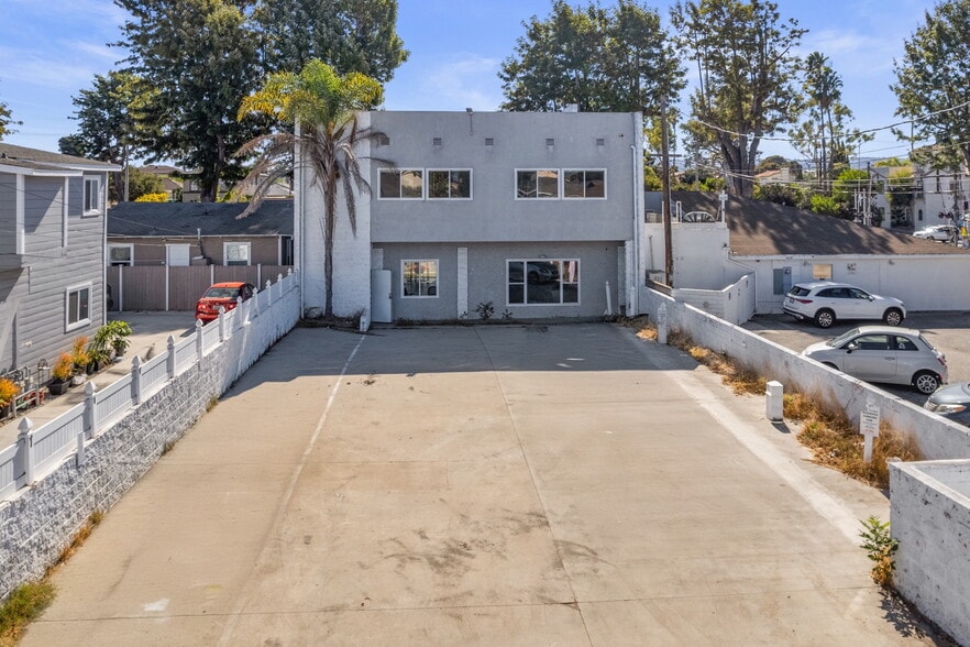 2321 Torrance Blvd, Torrance, CA à vendre - Photo de l’immeuble – Image 3 sur 25