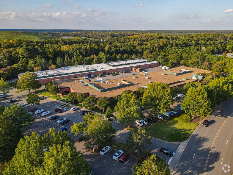 5500 Cox Rd, Glen Allen, VA à louer - Photo de l’immeuble – Image 3 sur 5