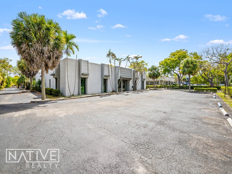 2880 W Cypress Creek Rd, Fort Lauderdale, FL à louer - Photo de l’immeuble – Image 2 sur 15