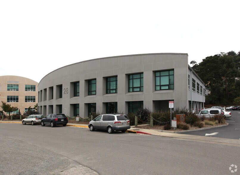 28 Liberty Ship Way, Sausalito, CA à louer - Photo de l’immeuble – Image 3 sur 7