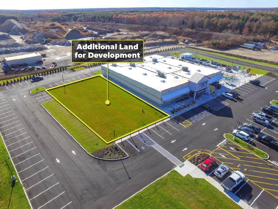 4331 Middle Country Rd, Calverton, NY à louer Photo intérieure– Image 1 sur 2