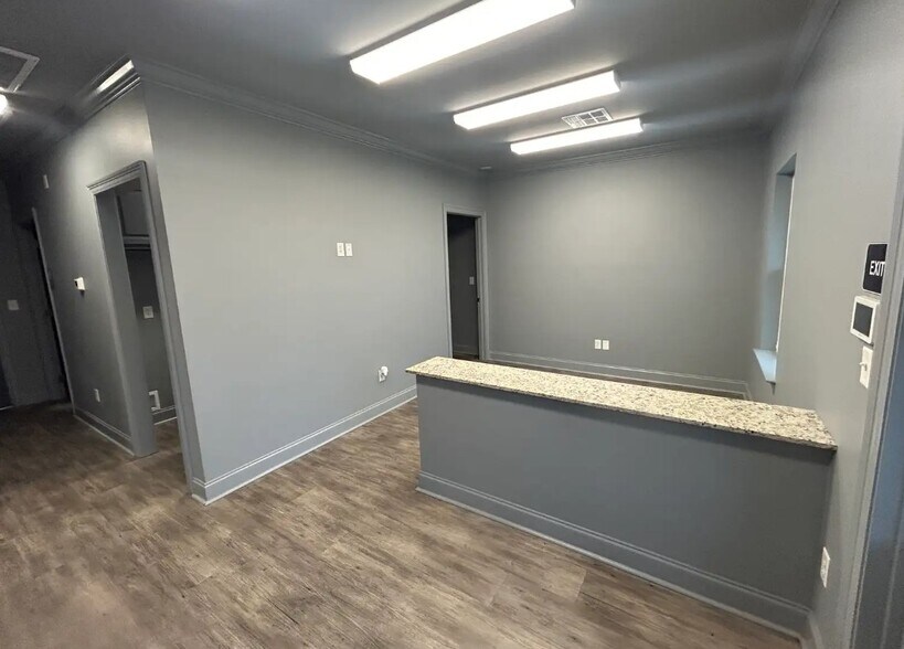 308 Eastbank st, Gonzales, LA à louer - Photo de l’immeuble – Image 3 sur 6