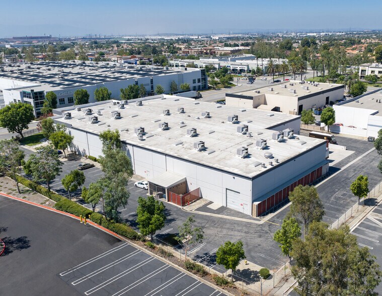14570 Meyer Canyon Rd, Fontana, CA à louer - Photo de l’immeuble – Image 2 sur 6