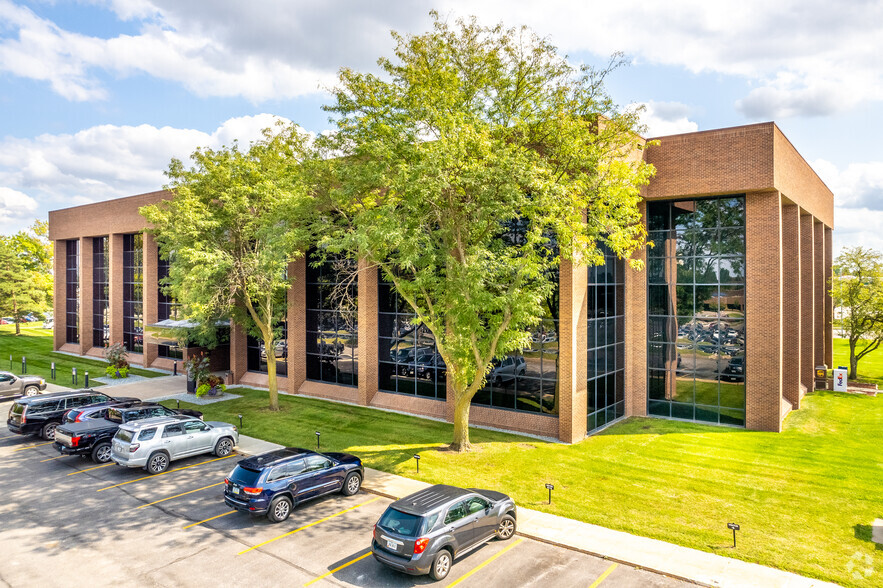 4201 Westown Pky, West Des Moines, IA à louer - Photo de l’immeuble – Image 1 sur 7