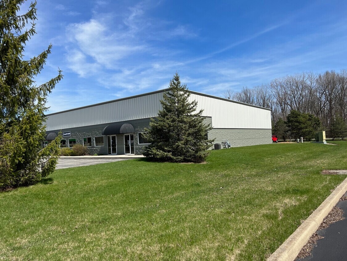 16851 Southpark Dr, Westfield, IN à louer Photo de l’immeuble– Image 1 sur 3