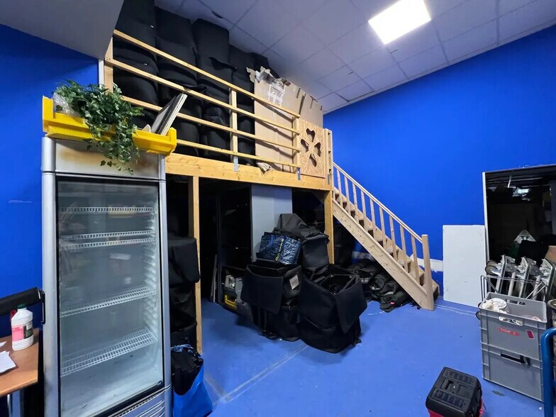 Local d’activités dans Montrouge à louer - Photo de l’immeuble – Image 2 sur 11