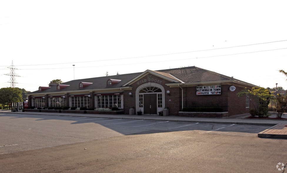 Centennial Centre portefeuille de 8 biens à vendre sur LoopNet.fr - Photo principale – Image 3 sur 9