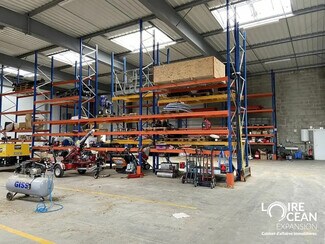 Plus de détails pour Local d'activités à louer