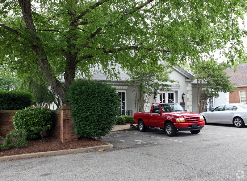 6238 Poplar Ave, Memphis, TN à louer - Photo de l’immeuble – Image 2 sur 3