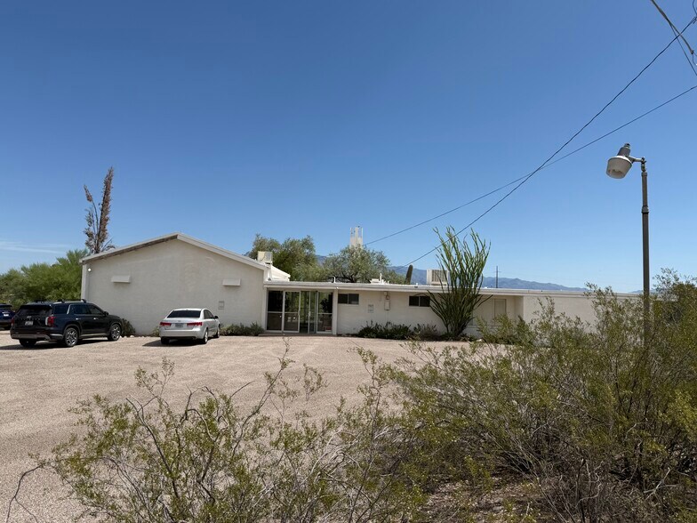 1477 N Silverbell Rd, Tucson, AZ à vendre - Photo de l’immeuble – Image 3 sur 14