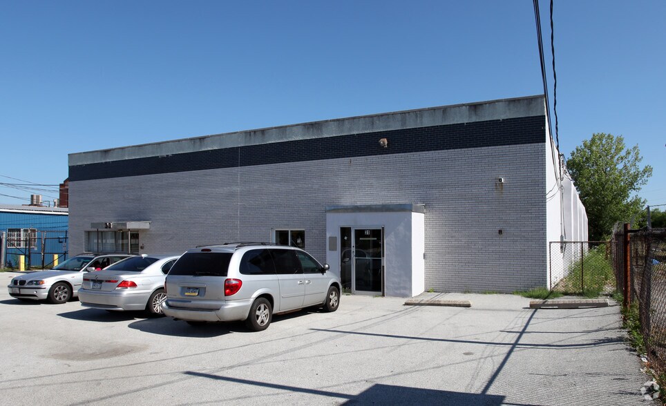 31-33 Industrial Hwy, Essington, PA à vendre - Photo principale – Image 1 sur 15