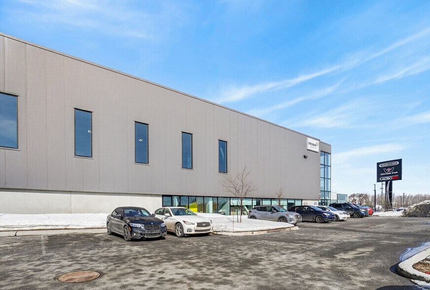 11235 Boul Métropolitain E, Montréal, QC à louer - Photo de l’immeuble – Image 3 sur 27