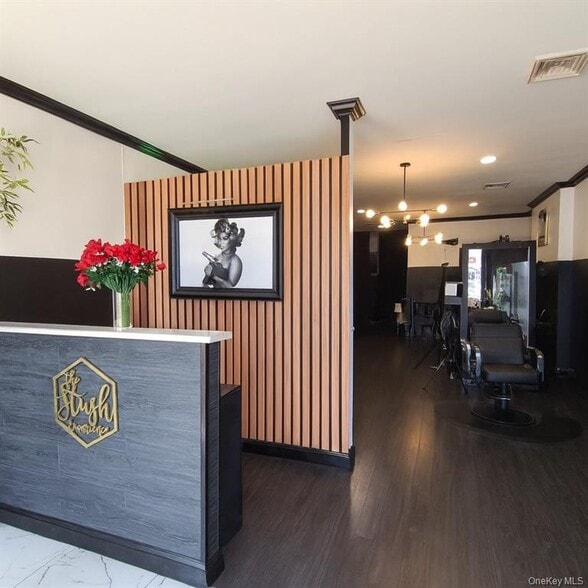 21175 Jamaica Ave, Queens Village, NY à louer - Photo de l’immeuble – Image 2 sur 12