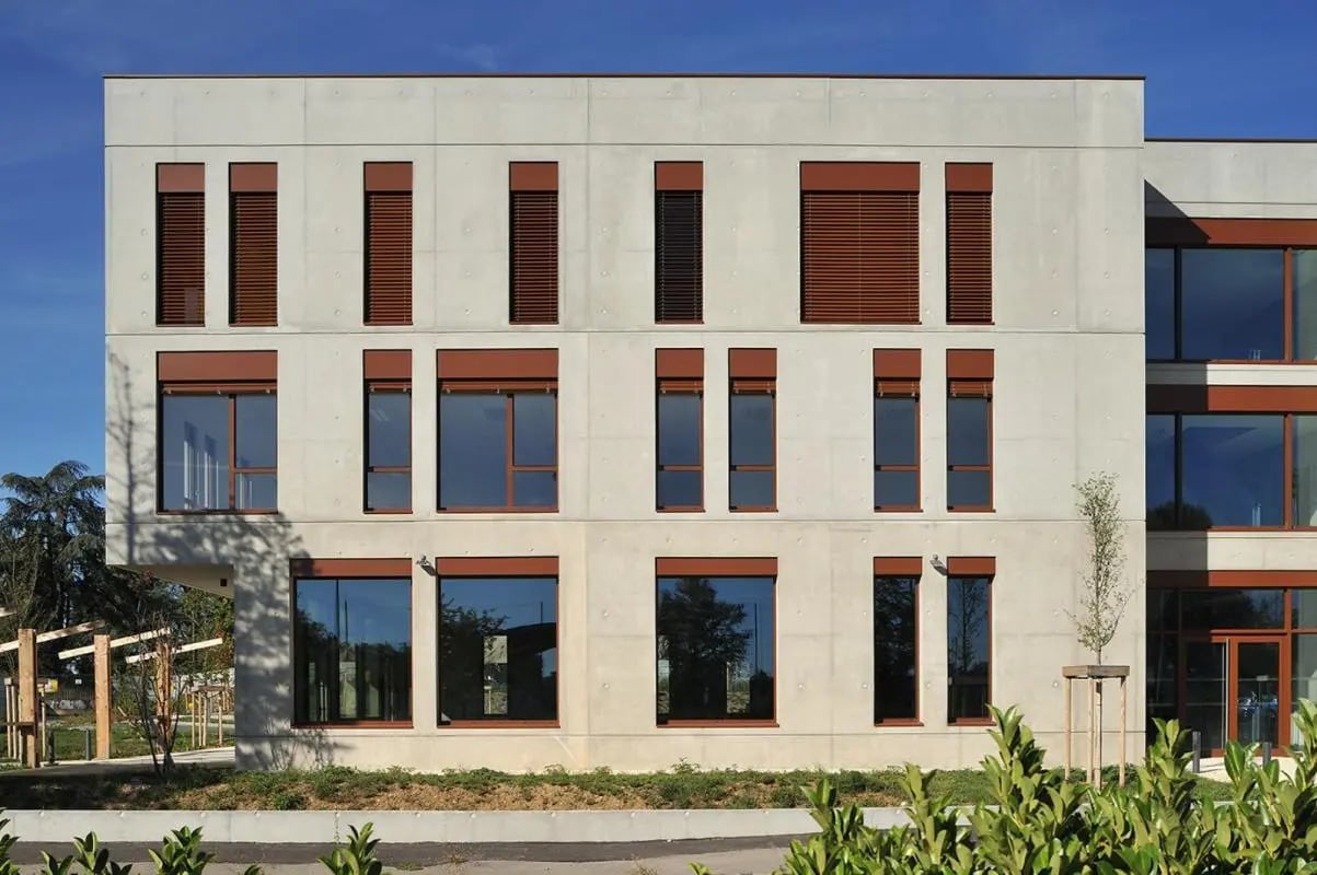 51 Rue Berty Albrecht, Bron à louer Photo de l’immeuble– Image 1 sur 26