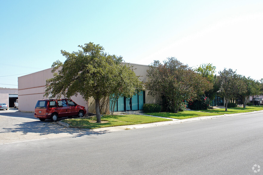 1215-1221 Triplett St, San Antonio, TX à louer - Photo de l’immeuble – Image 1 sur 6