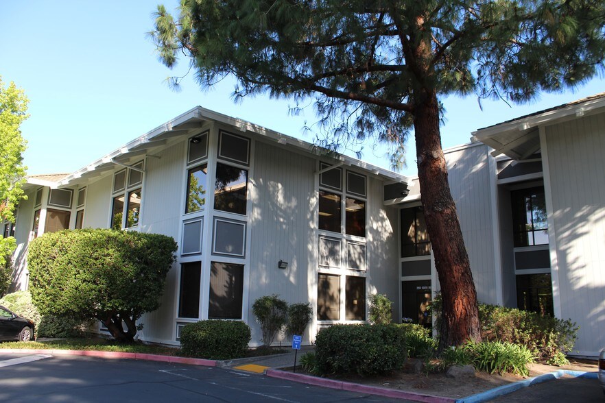 2255 Ygnacio Valley Rd, Walnut Creek, CA à louer - Photo de l’immeuble – Image 2 sur 3