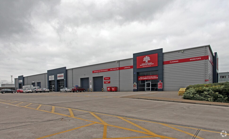 9-12 Third Ave, Southampton à louer - Photo principale – Image 1 sur 8