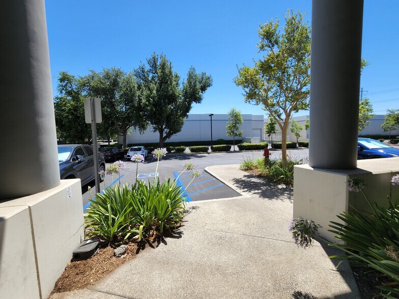 14020 Central Ave, Chino, CA à louer - Photo de l’immeuble – Image 2 sur 16