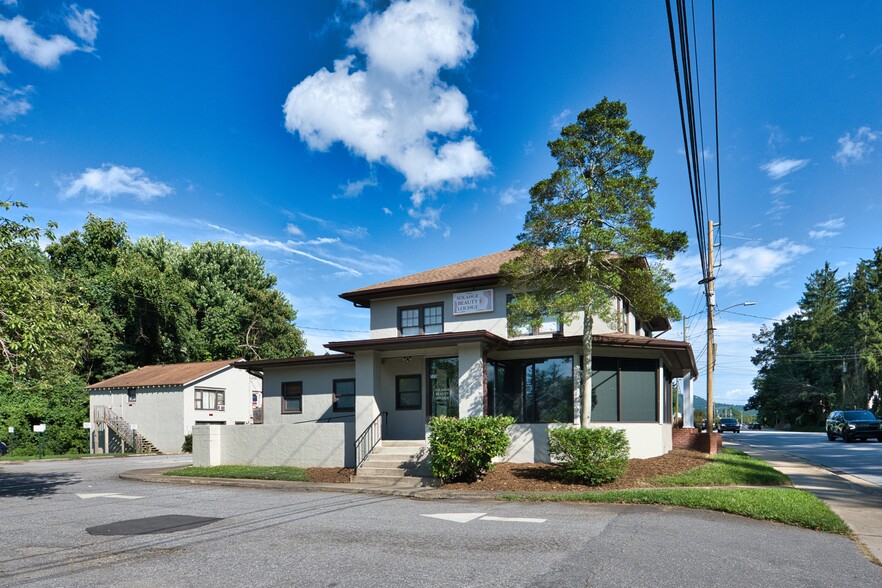 520 Hendersonville Rd, Asheville, NC à louer - Photo de l’immeuble – Image 2 sur 3
