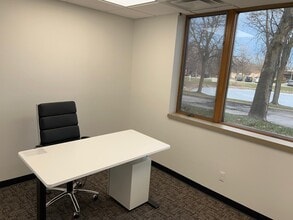 2000 Hogback Rd, Ann Arbor, MI à louer Photo intérieure– Image 2 sur 2