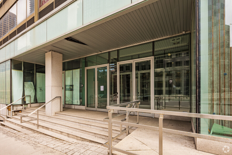 440-450 Boul René-Lévesque O, Montréal, QC à louer - Photo de l’immeuble – Image 3 sur 4