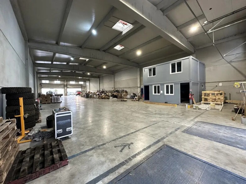 Local d’activités dans Puget-sur-Argens à louer - Photo intérieure – Image 2 sur 10