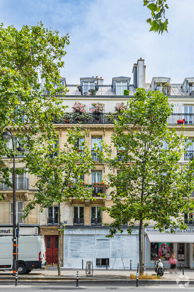 Local commercial dans Paris à louer - Photo de l’immeuble – Image 2 sur 4