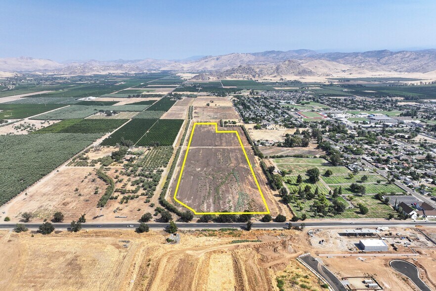 18657 Naranjo Boulevard, Woodlake, CA à vendre - Photo de l’immeuble – Image 2 sur 12