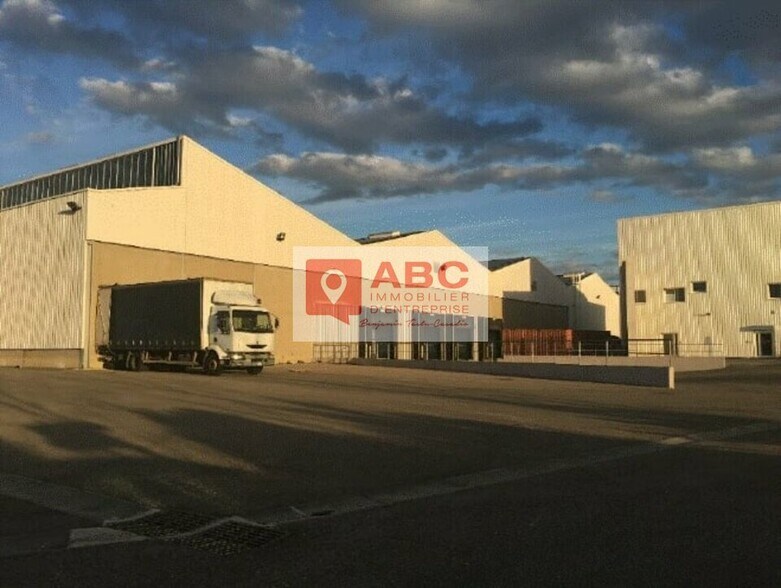 Industriel/Logistique dans Nîmes à louer - Photo de l’immeuble – Image 1 sur 3