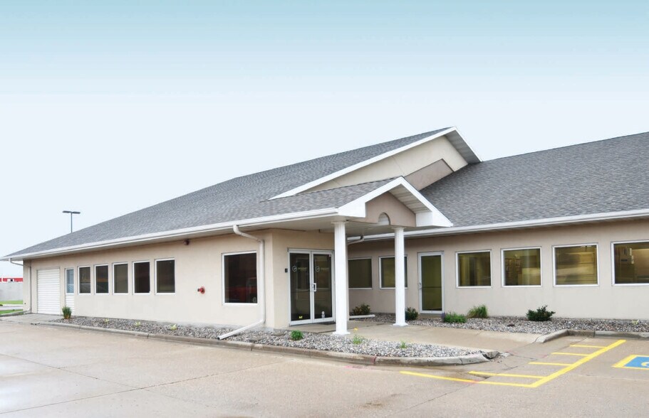 1402 43rd St S, Fargo, ND à louer - Photo de l’immeuble – Image 3 sur 3