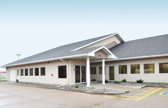 1402 43rd St S, Fargo, ND à louer Photo de l’immeuble– Image 1 sur 7