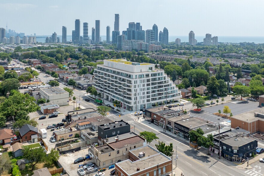 689 The Queensway, Toronto, ON à louer - Aérien – Image 3 sur 3