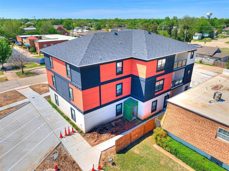 103 Edwards St, Edmond, OK à vendre - Photo de l’immeuble – Image 2 sur 16