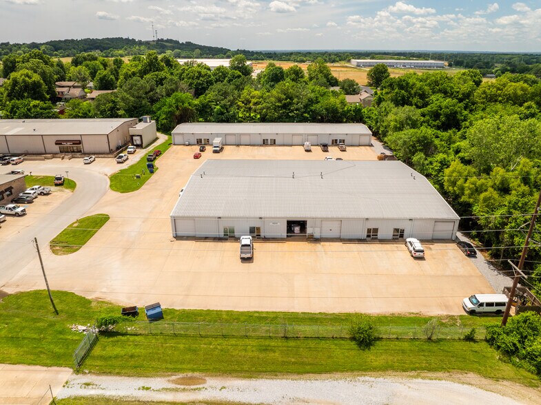 1086 Athens Ave, Bethel Heights, AR à louer - Photo de l’immeuble – Image 3 sur 6