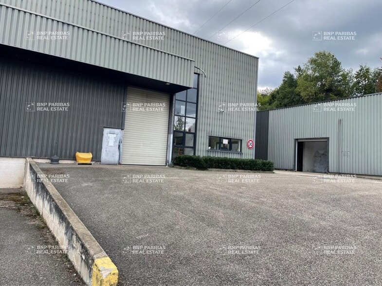 Local d'activités dans Saint-Étienne à vendre - Photo de l’immeuble – Image 2 sur 13
