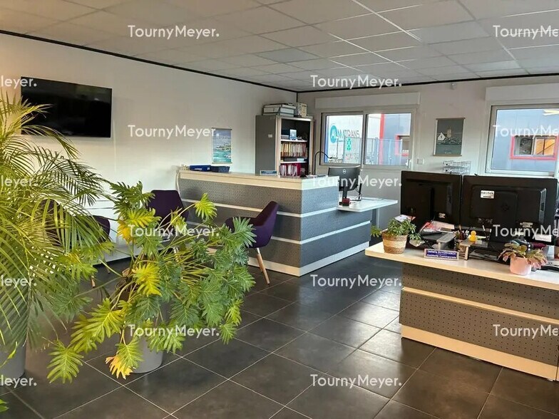 Local d’activités dans Caudan à louer - Photo de l’immeuble – Image 3 sur 4