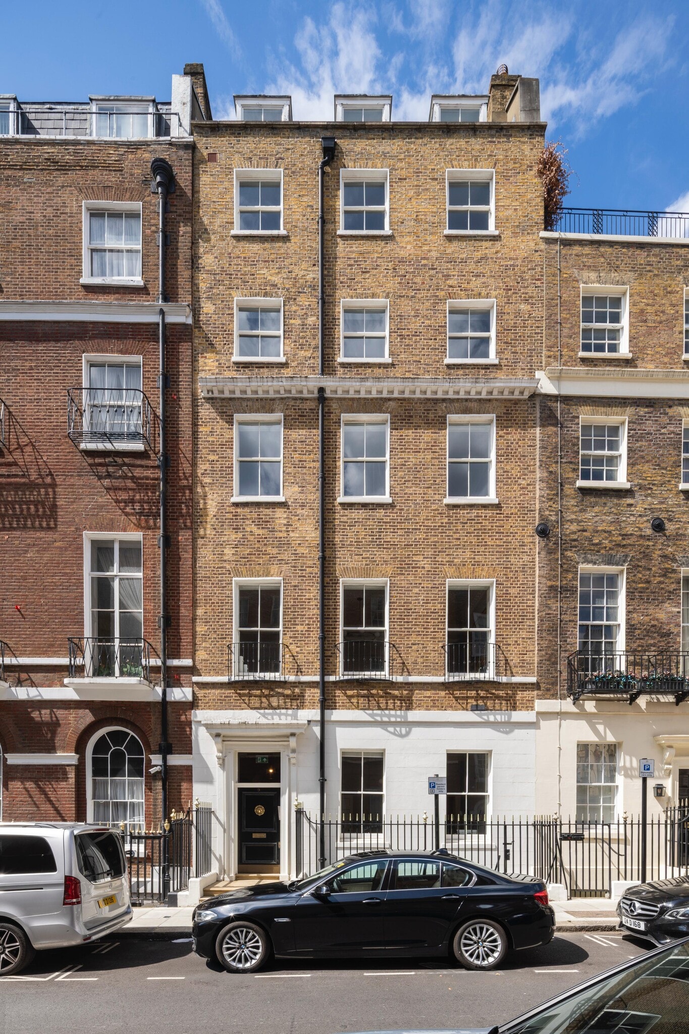 9 Chesterfield St, Londres à louer Photo de l’immeuble– Image 1 sur 5