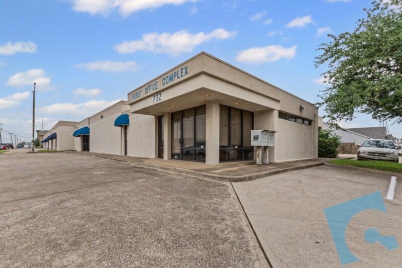 732-750 W Hurst Blvd, Hurst, TX à louer Photo de l’immeuble– Image 1 sur 14