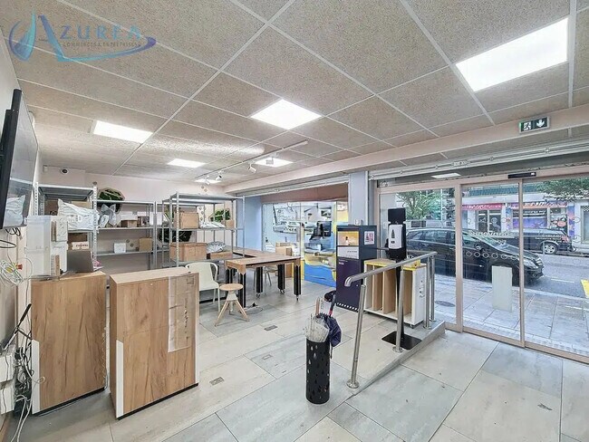 Plus de détails pour Local commercial à louer