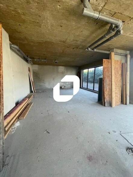 Local commercial dans Gières à louer - Photo de l’immeuble – Image 2 sur 7