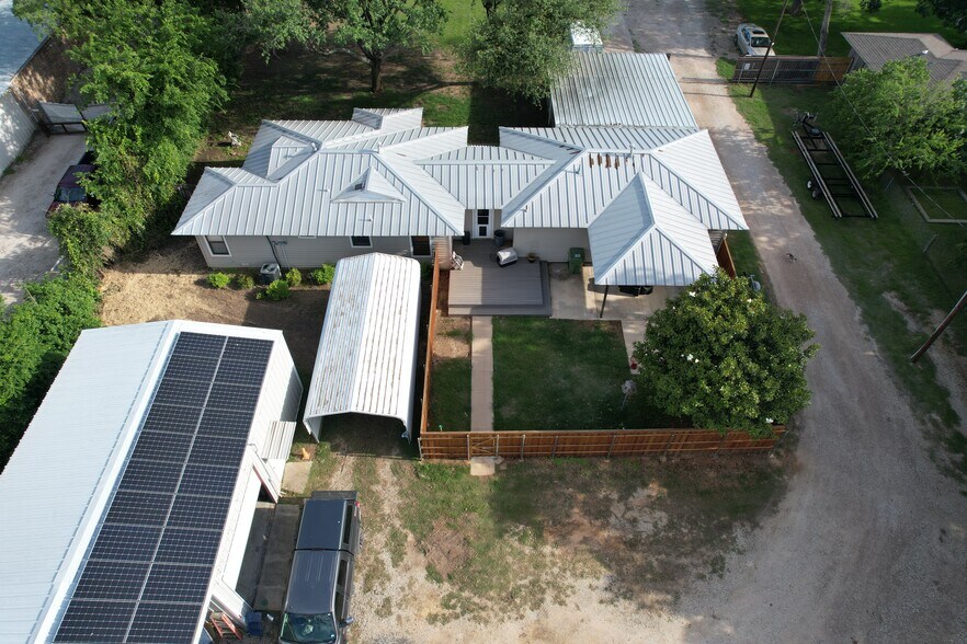 352 McDonnell St, Lewisville, TX à louer - Photo de l’immeuble – Image 3 sur 7
