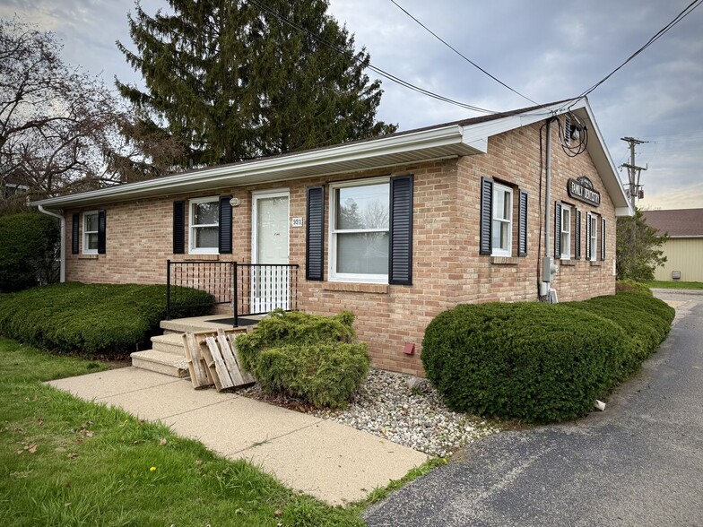 923 N Oakland St, Saint Johns, MI à vendre - Photo de l’immeuble – Image 3 sur 7