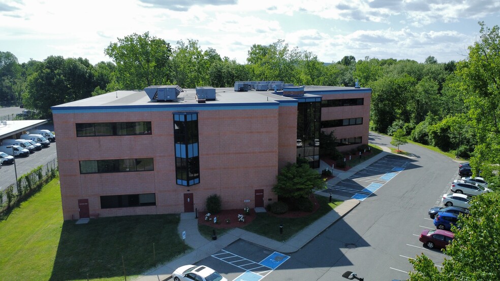 101 University Dr, Amherst, MA à louer - Photo de l’immeuble – Image 2 sur 8