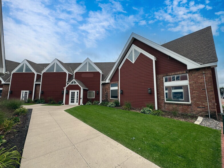 2214 5th St, White Bear Lake, MN à louer - Photo de l’immeuble – Image 2 sur 14