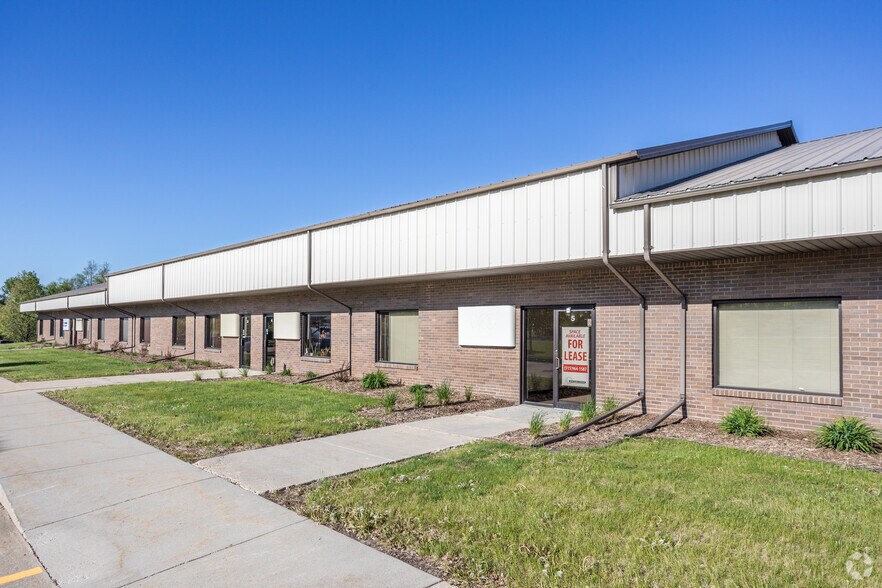 6864 NE 14th St, Ankeny, IA à louer - Photo de l’immeuble – Image 2 sur 4