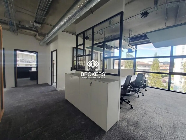 Bureau dans Annecy à louer - Photo de l’immeuble – Image 3 sur 9