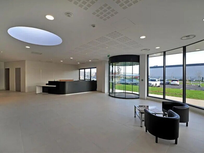 8 Rue Du Maréchal De Lattre De Tassigny, Élancourt à louer - Hall d’entrée – Image 3 sur 10